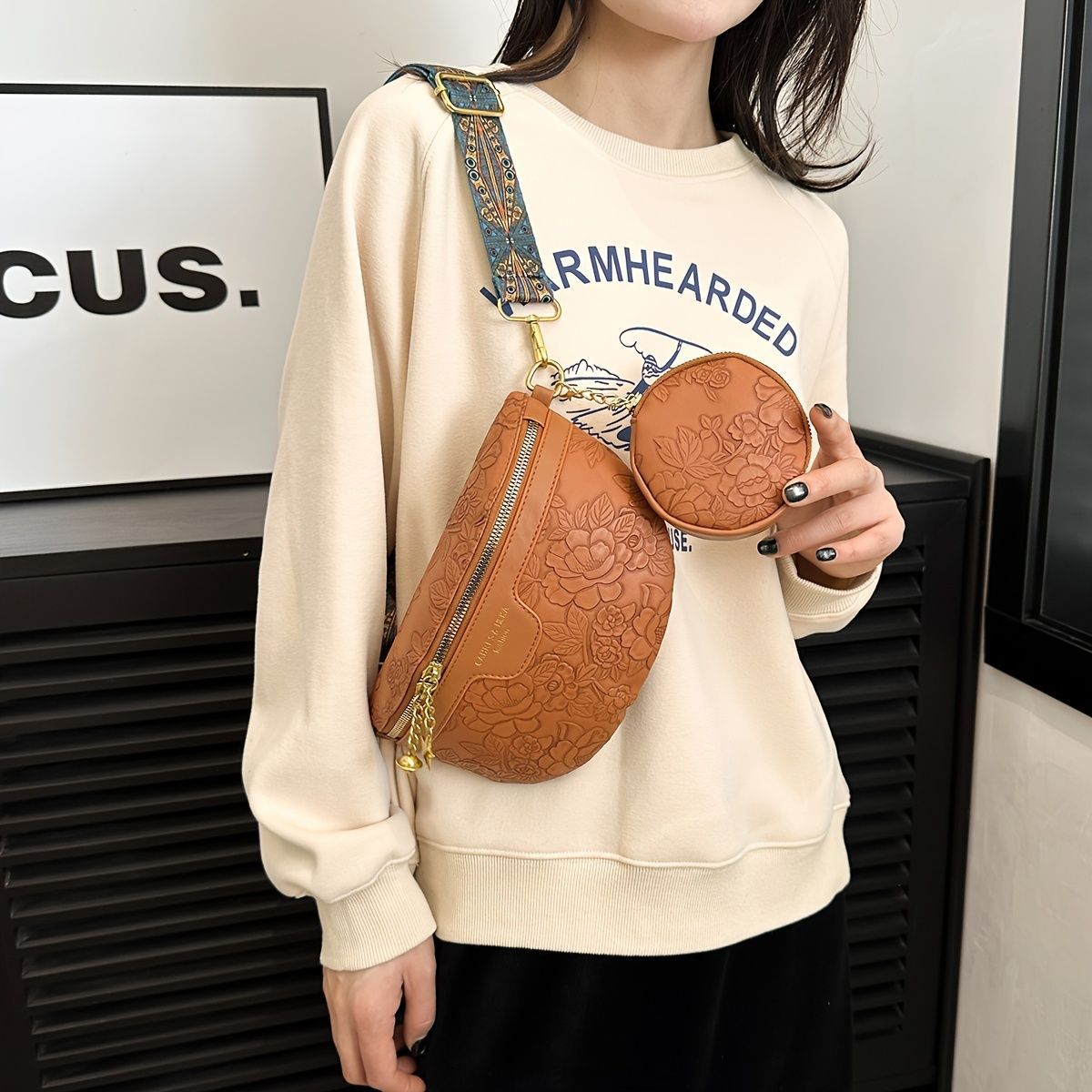 ボディバッグ ショルダーバッグ カバン バッグ 斜めがけ ミニポーチ付き ビンテージ レトロ風 花柄 レディース 可愛い オシャレ お出かけ 旅行 ブラウン ブルー レッド ブラックty244