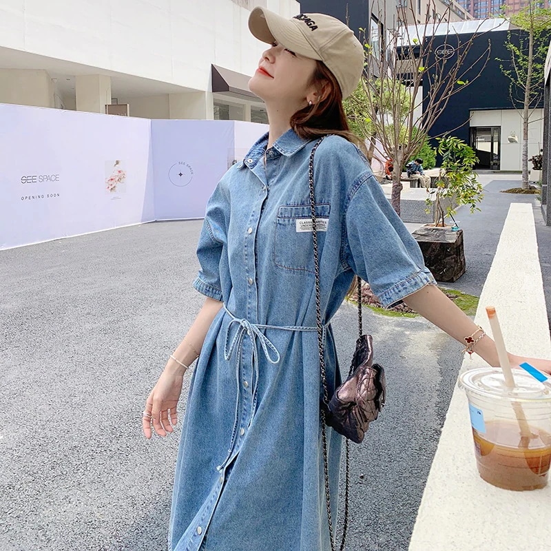 実際のブルーデニムワンピース女性夏2024新しい香港テイストレトロウエスト薄いハイエンド膝丈シャツスカート