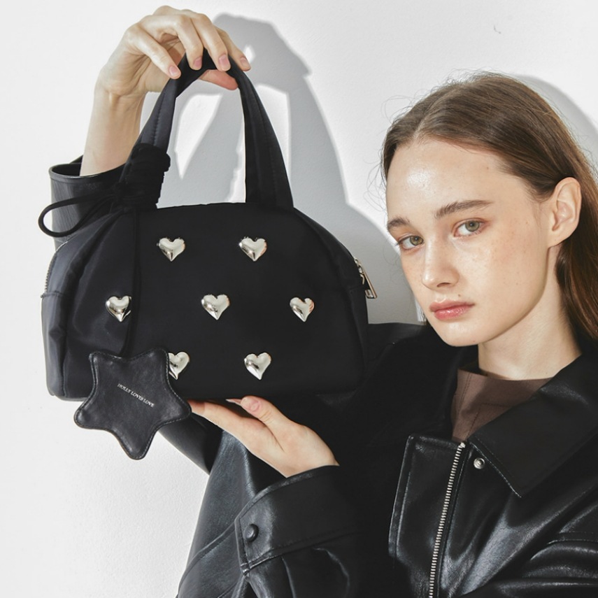 「韓国人気」Silver Heart Studs Black Half Moon Bag ブラック ハートスタッズバッグ