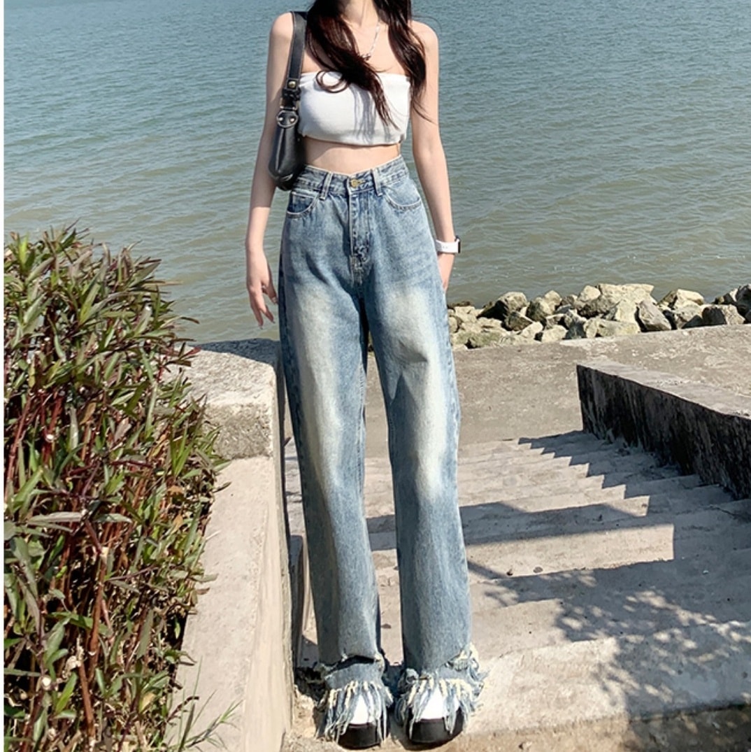 ボトムス パンツ デニムパンツ ロング ロング丈 フレア セミフレア ブルーデニム 大人可愛い おしゃれ お洒落 かっこいい ラフ マニッシュ ルーズ 個性的 主役級 存在感 無地 春 夏 秋 冬