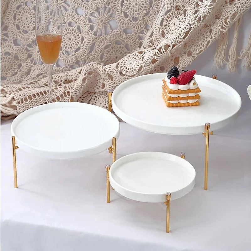 セラミックトールケーキプレートデザートトレイウェディングパーティーデザートテーブルディスプレイスタンドペストリー紙カップムースパン