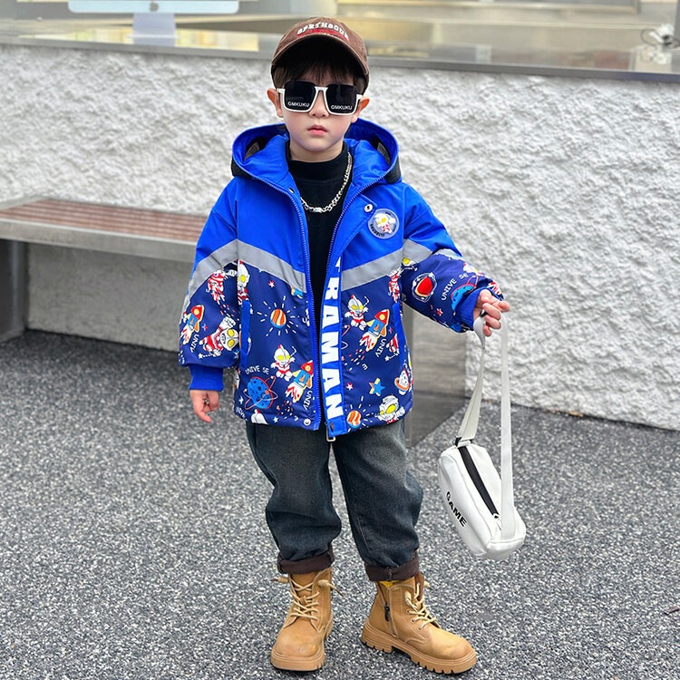男の子の冬服ファッションコートウルトラマン星のダウンジャケット冬の子供の白いアヒルの綿毛厚くてかっこいい綿入れの中の子供の綿入れ