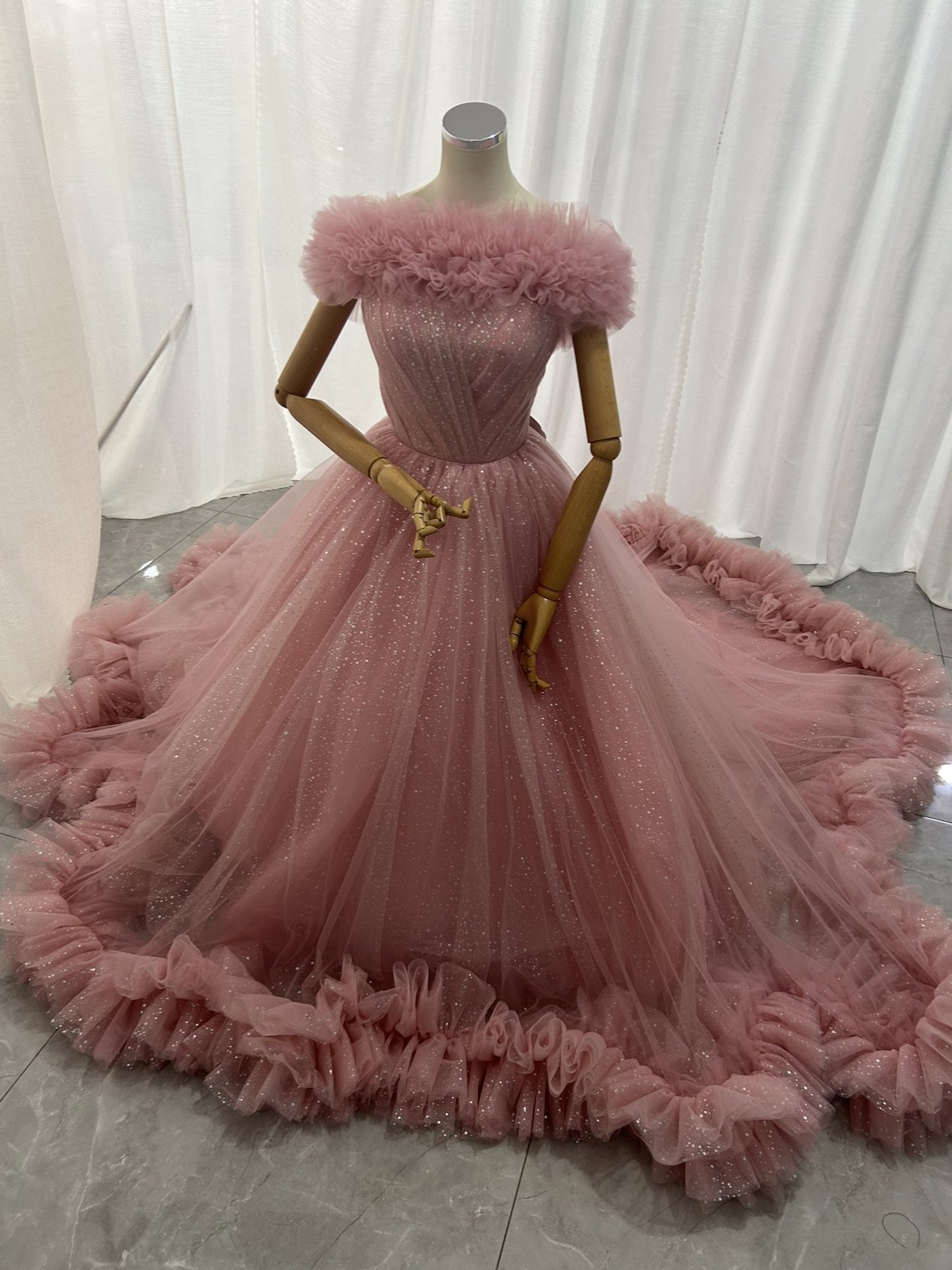 人気上昇！カラードレス ピンク 取り外しオフショルダー キラキラチュール ブライダル 花嫁