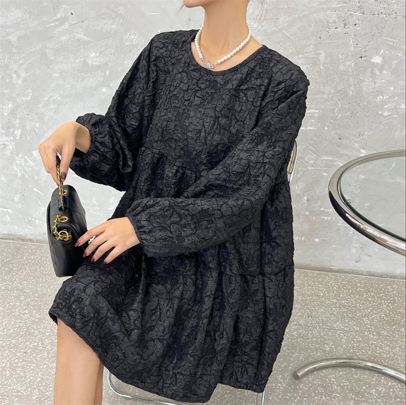 ティアードワンピース トップス スイート ガーリー ブラック 黒 ホワイト 白 ミニ丈 ショート丈 袖あり 長袖 半袖 ラウンドネック フレア Ａライン シャーリング 大人女子 大人 上品