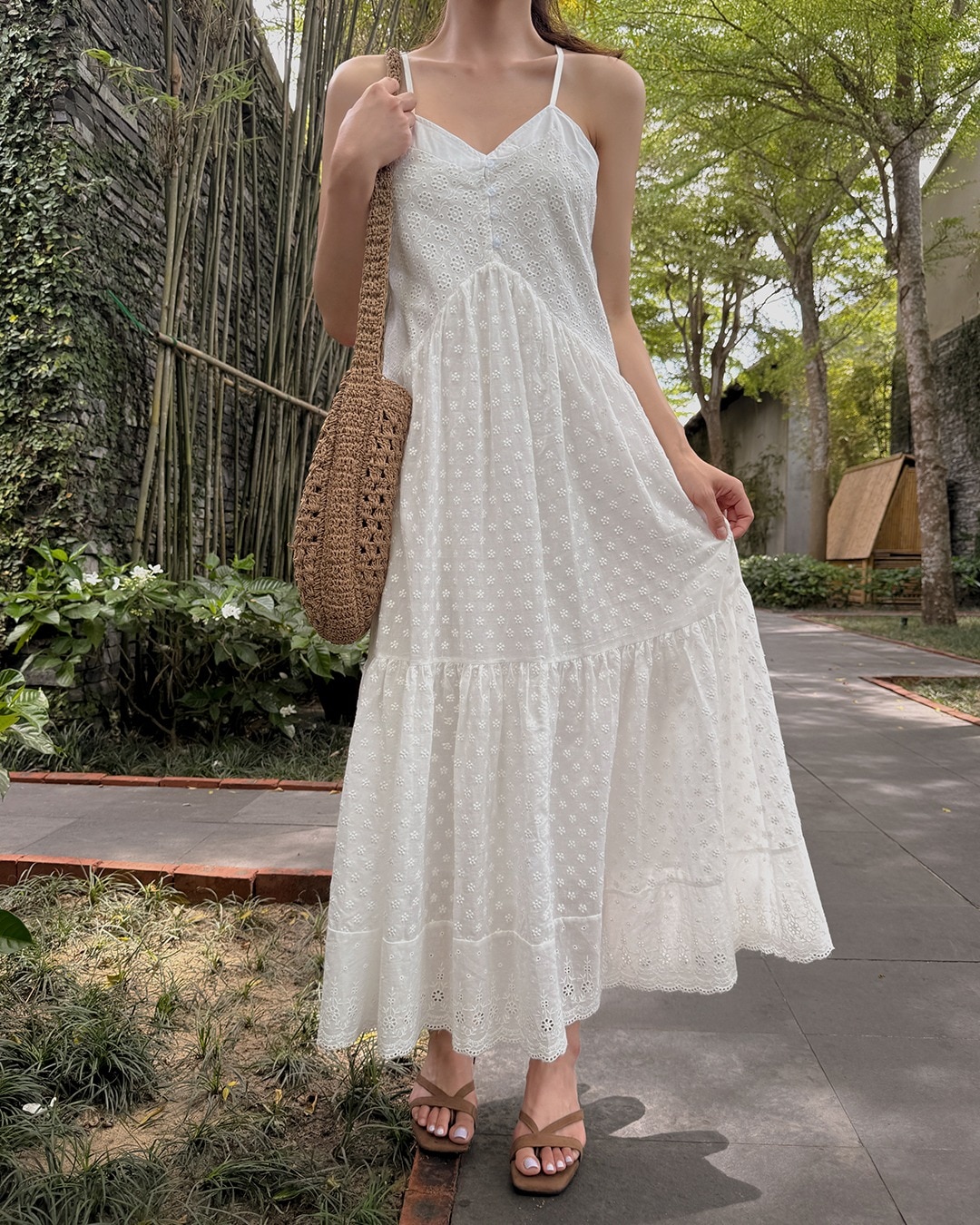 シレ刺繍シャーリングロングワンピース韓国ファッション レディース