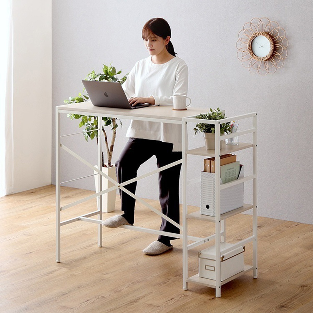さわやかな足掛けスタンディングデスク