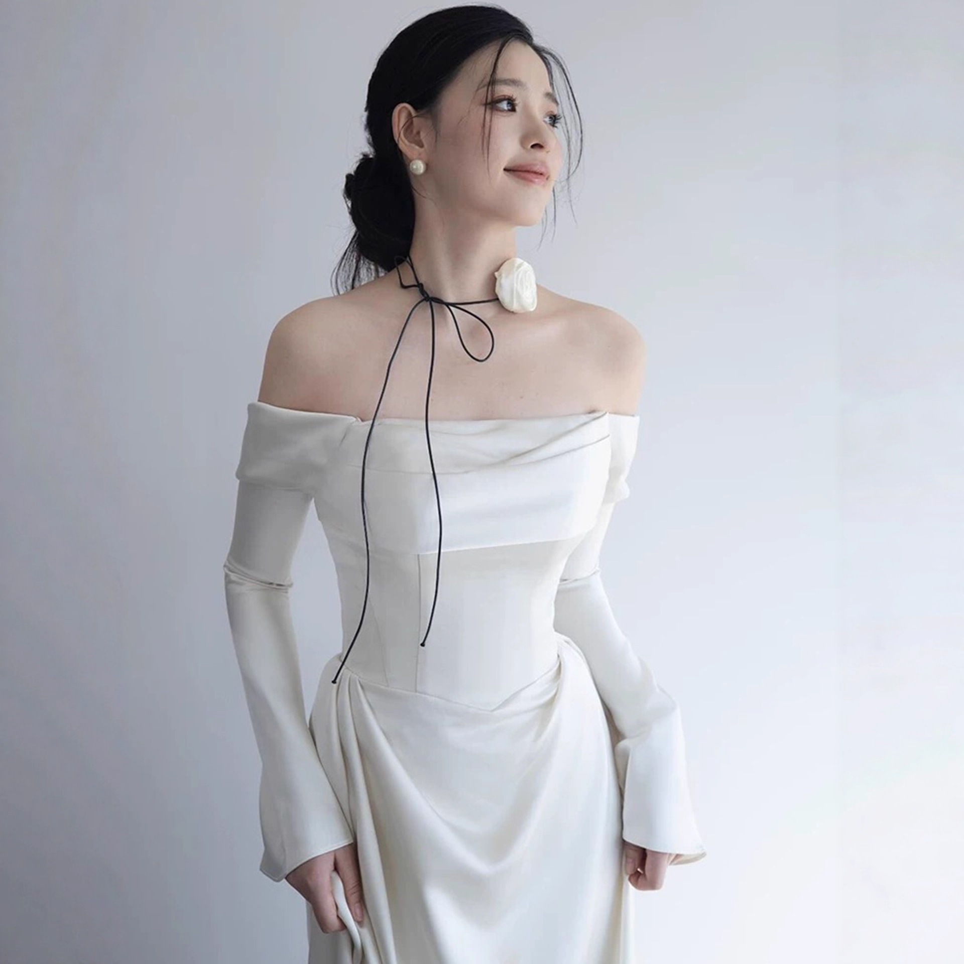 結婚式ワンピース 着痩せ 結婚式ワンピース お呼ばれ お呼ばれワンピース 結婚式ワンピース 結婚式 ワンピース 秋と冬の花嫁のための長袖ライトウェディングドレスサテンシンプルでハイエンドのワンショルダ
