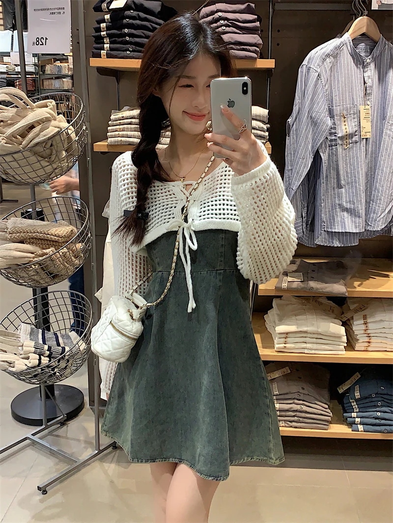 今年秋の人気レディースファッションスーツ長袖中空ニットカーディガンデニムサスペンダーワンピース2点セット