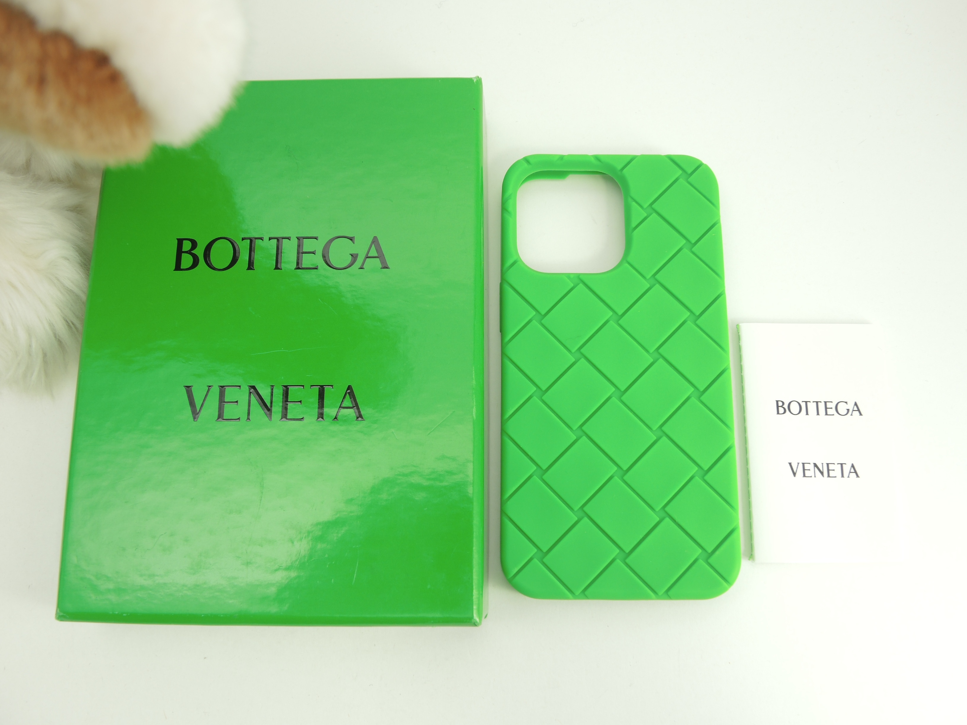 iphone13Proケース 中イントレチャート シリコン緑 カバー 未使用@ 17