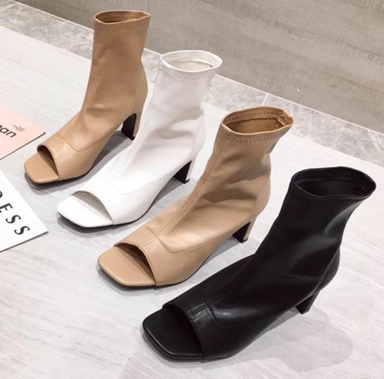 ショートブーツ 靴 シューズ ハイヒール オープントゥ フェイクレザー レディース かわいい 大人可愛い きれいめ 上品 こなれ感 シンプル カジュアル 主役級 存在感 個性的 コーデ デート お出か