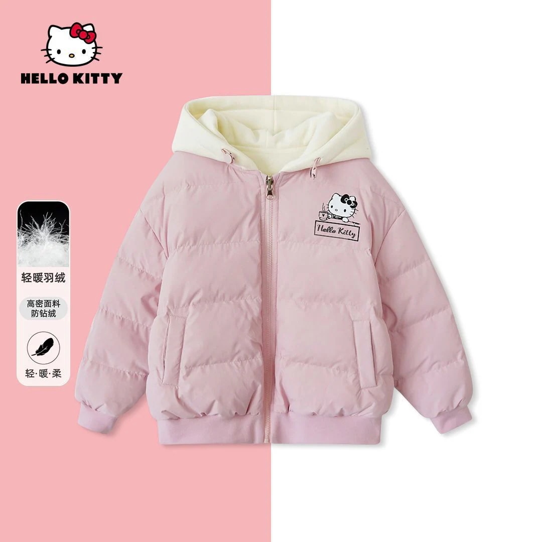 【急速出荷!】ハローキティ冬の新型女の子ファッション保温両面に帽子付きダウンジャケットを着ている