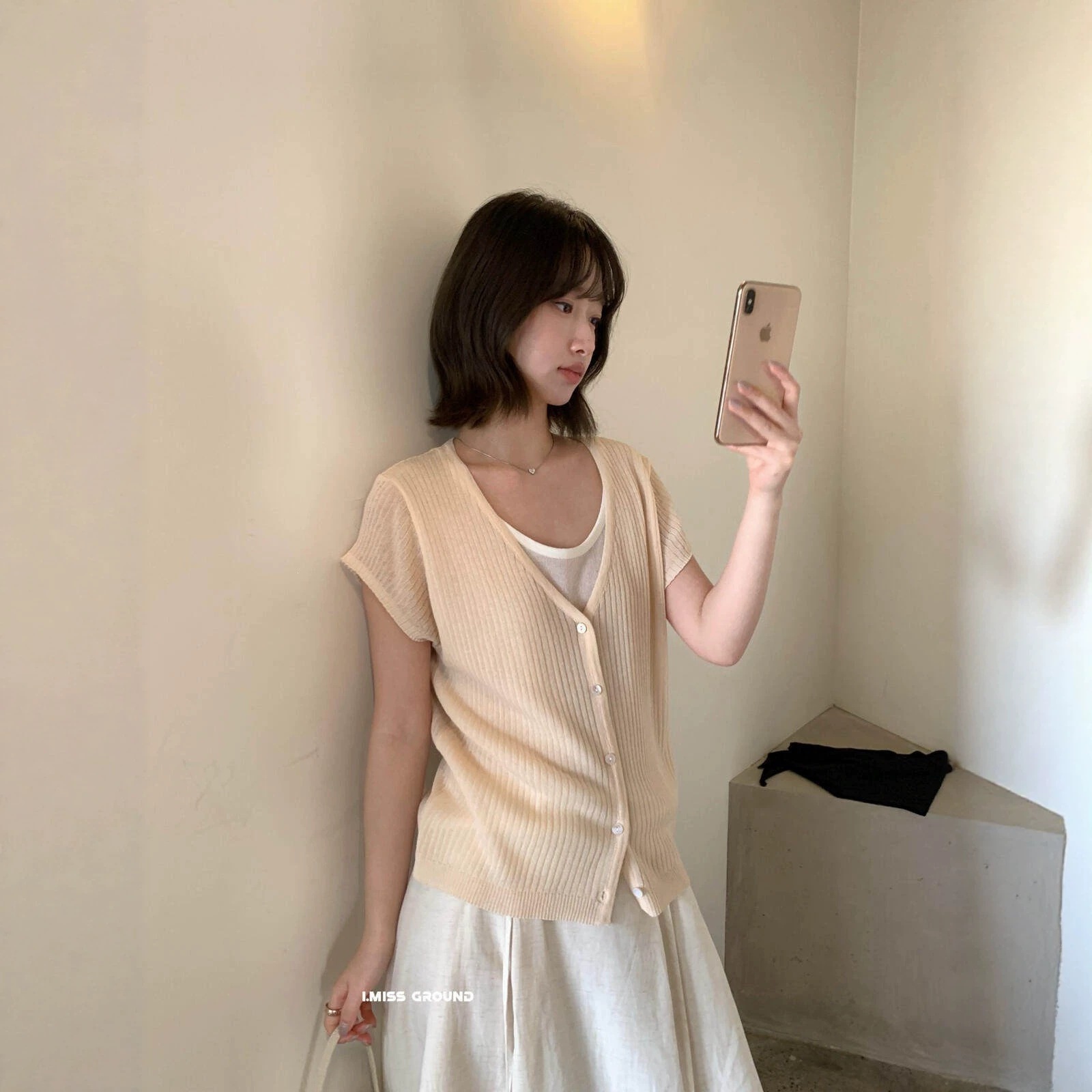 夏の韓国のシンプルなスタイル多用途痩身フェイクツーピースラウンドネック半袖セーター女性用 R01362