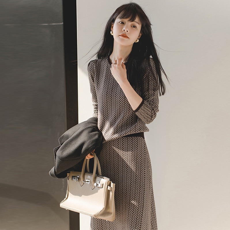 セットアップ ロングスカート 膝下 ミモレ ミモレ丈 ロング ロング丈 長袖 Uネック フレア セミフレア Aライン ニット 上下セット 2点セット かわいい 大人可愛い きれいめ 上品