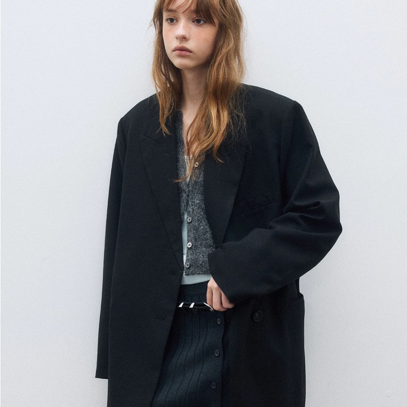 ロングジャケット オーバーサイズ 肩の力が抜けたゆったりとしたシルエットが特徴のロングジャケット