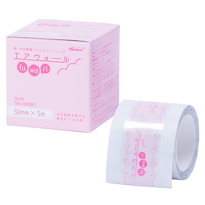 他サイト： skinix エアウォールふわり 50mm×5m 超ゼロ感覚 防水フィルムロール 透明 フィルムドレッシング ガーゼ の固定や 傷 絆創膏 の上に貼る 防水 テープ 1巻 MA-E5050FTの商品画像