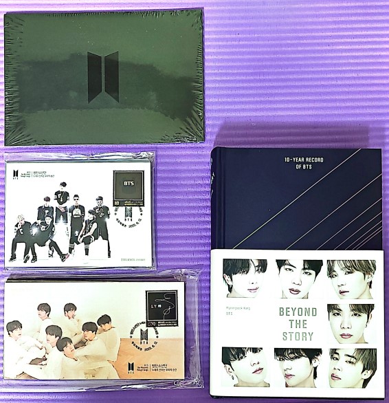 BTS [バンタン] BEYOND THE STORY [英語版]+10周年記念切手ブック+10周年記念(初日封筒) 初日カバー スタンプ印 記念封筒セット[10枚]+葉書セット[10枚]