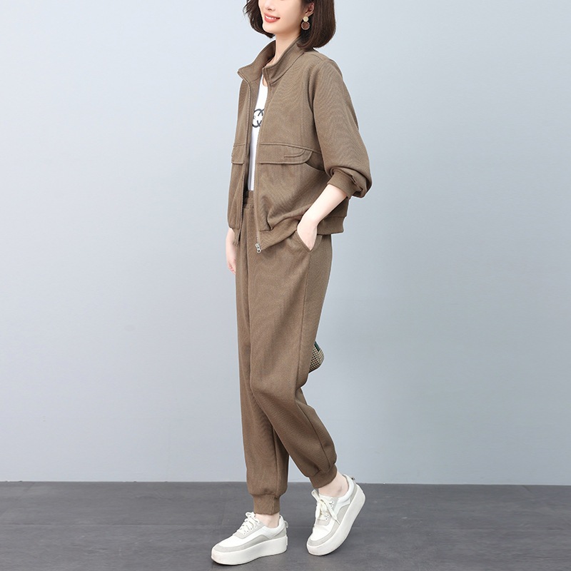 中年女性の秋スーツおしゃれスポーツレジャーママの秋トレーナー女性用2点セット 9,482円