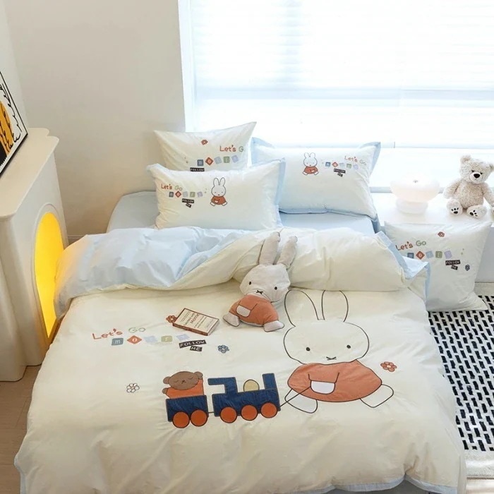 【急速出荷!】かわいいミッフィーウサギの純綿スモールフレッシュシーツと掛け布団カバーの4点セット子供用二段ベッド綿寝具