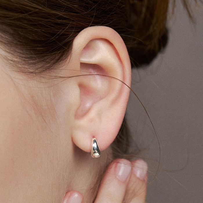 crescent one-touch earring 2色 おしゃれ ピアス 韓国芸能人着用 韓国ファッション