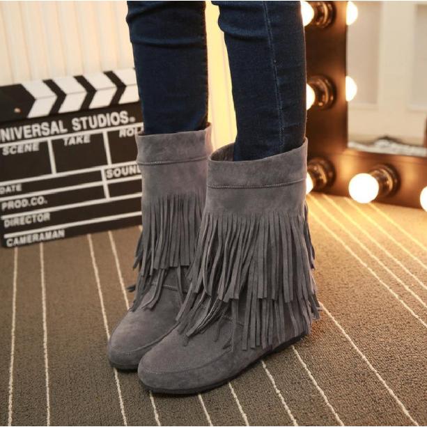 フリンジ付きショートブーツ インヒールブーツ アンクル丈 ブーツ ショートブーツ フリンジ付き ラウンドトゥ スエード調 美脚 秋靴 冬靴 秋冬