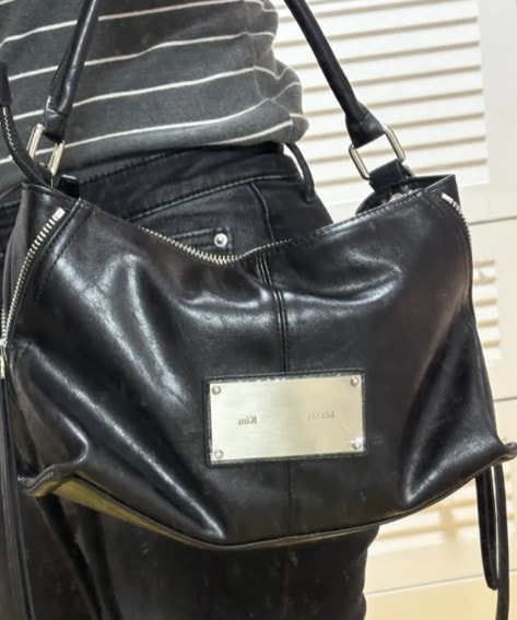 ショルダーバッグ・ポシェット [MATINKIM]side zipper two way bag in gray MUSINSA公式 | MATIN KIM SIDE ZIPPER TWO WAY BAG IN PINK