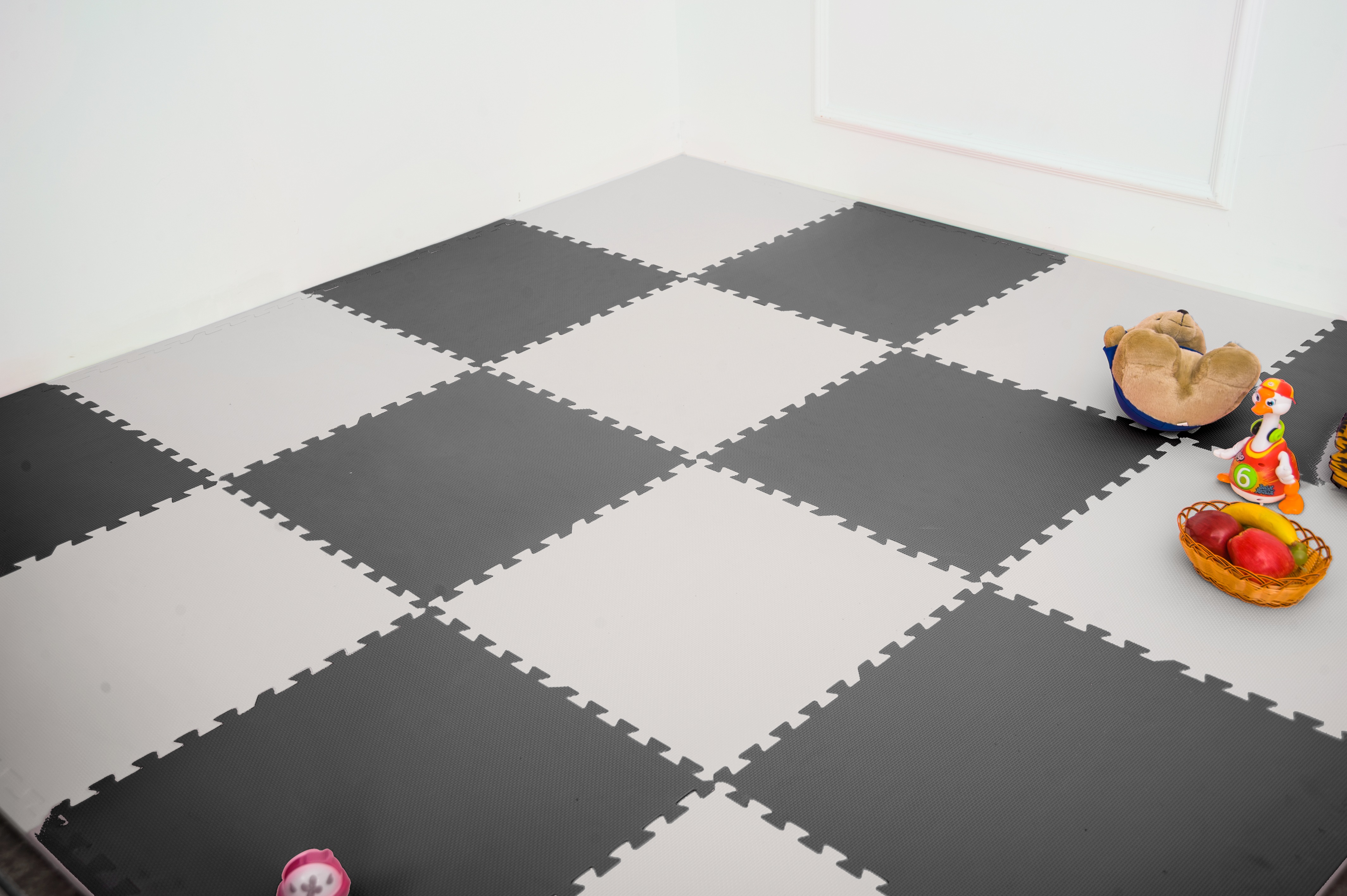 2025新入荷！【早割り】ジョイントマット 大判60cm 3畳 16枚 厚手 2cm おしゃれ EVA高品質 防音断熱 安心のノンホル 転倒防止 サイドパーツ付き【グレー×ダークグレ】