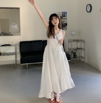 デート モテコーデ サイズ豊富 モテアイテム キャミワンピ フレアワンピース ミモレ ミモレ丈 ロング ロング丈 袖なし ノースリーブ Vネック Aライン 透け感 かわいい 可愛い シンプル