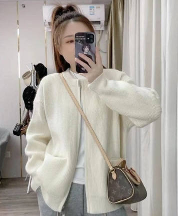 レディース トップス ジャケット ニット 上着 羽織 ミディアム マキシ 長袖 ラウンドネック 襟なし ノーカラー ストレート ふっくら ファスナー ポケット 前開き リブニット 厚手 きれいめ