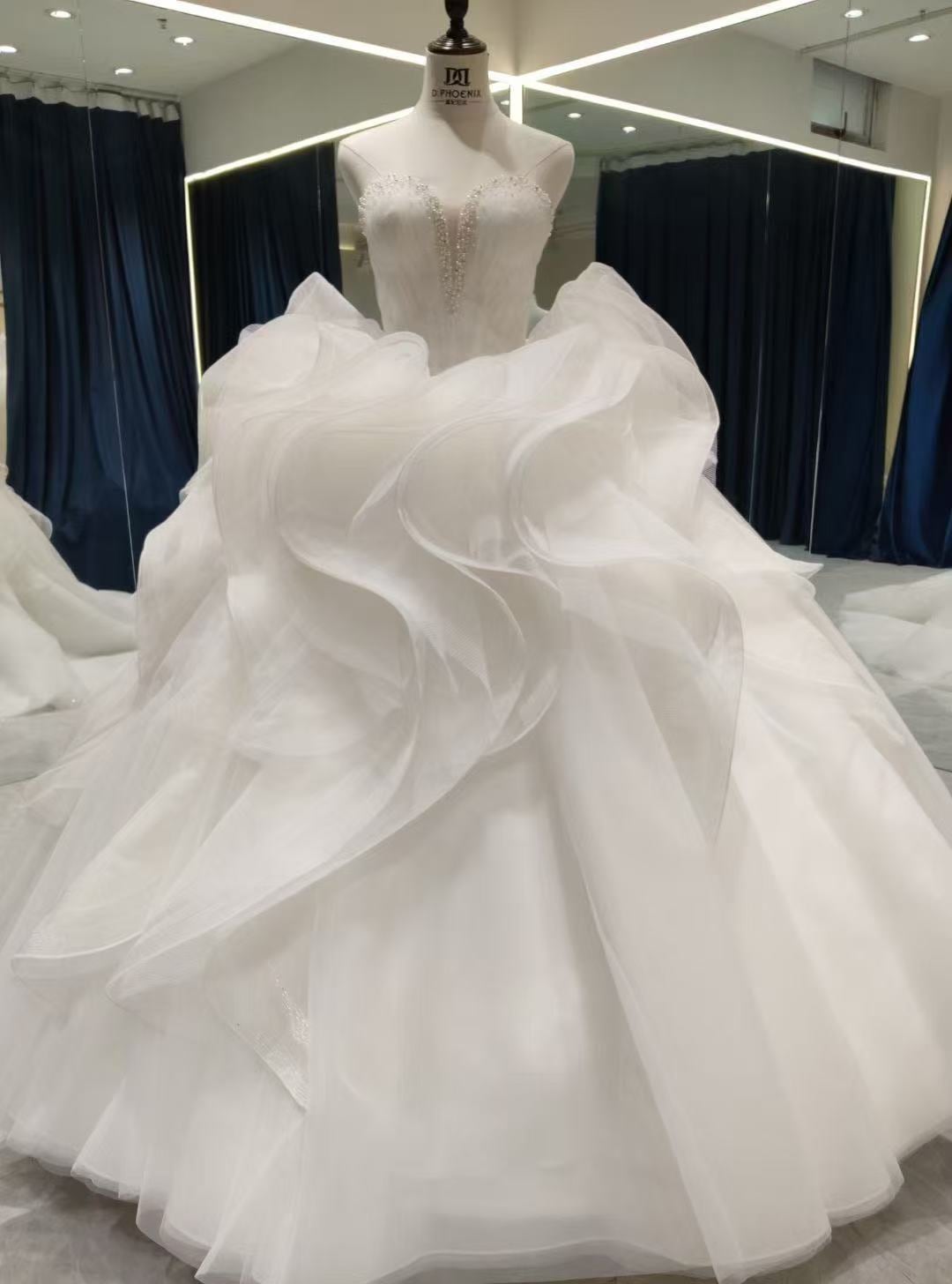 ウエディングドレス ベアトップ フリルドレス ラッフルフリル 高みせ ビジュー 結婚式