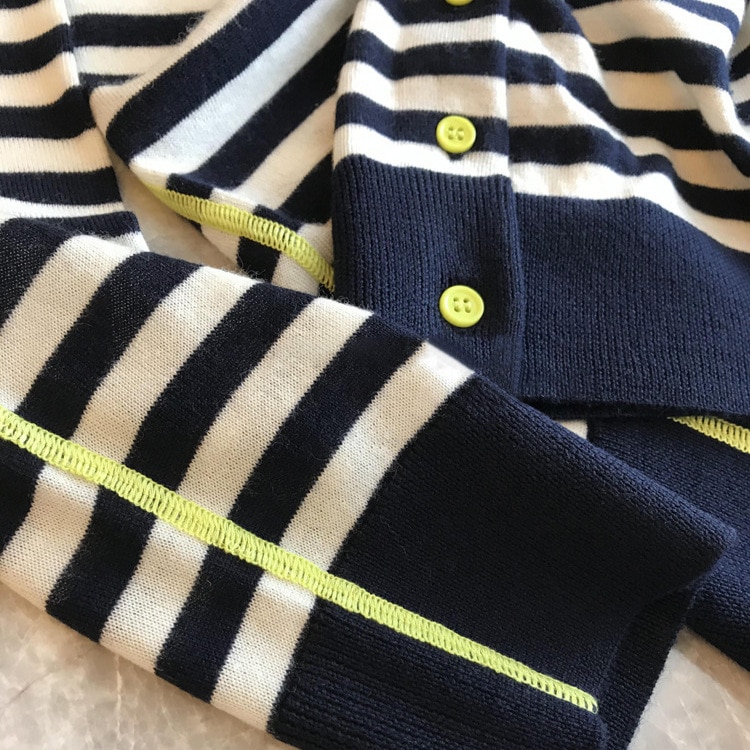 収集する人は誰でも獲得します~~ 100％yang Zishaウール！！巨大で繊細なコントラストストライプの円首のニットカーディガン