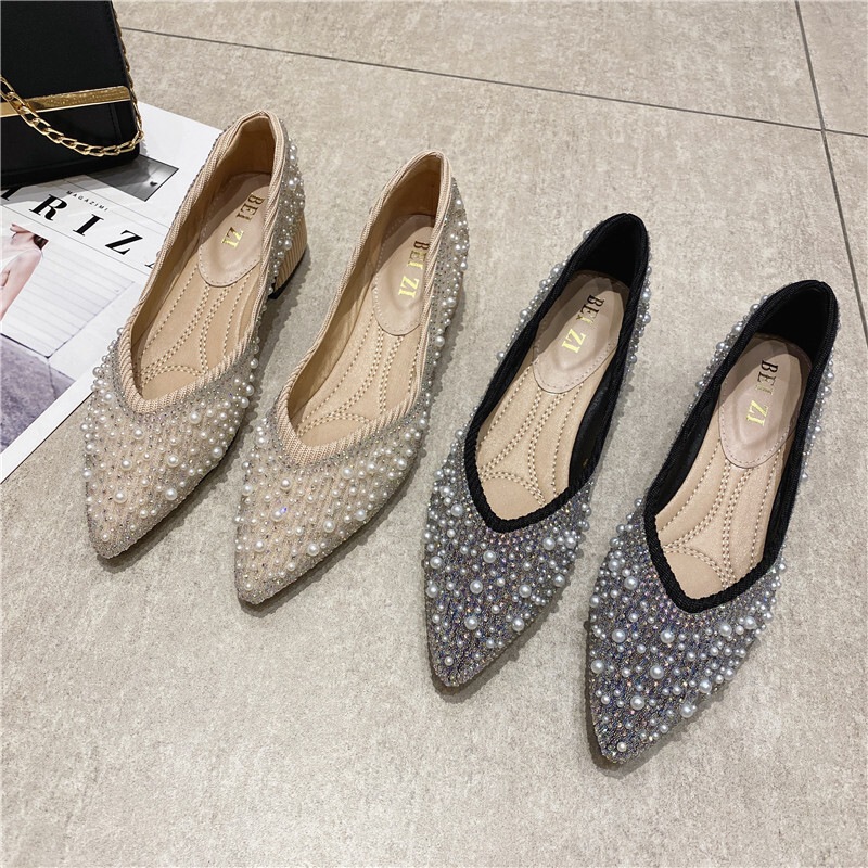 シューズ 靴 くつ クツ パンプス ヒール 3cmヒール 太ヒール チャンキーヒール ポインテッドトゥ 痛くない 歩きやすい 履きやすい 走れる パール ビジュー キラキラ PU かわいい