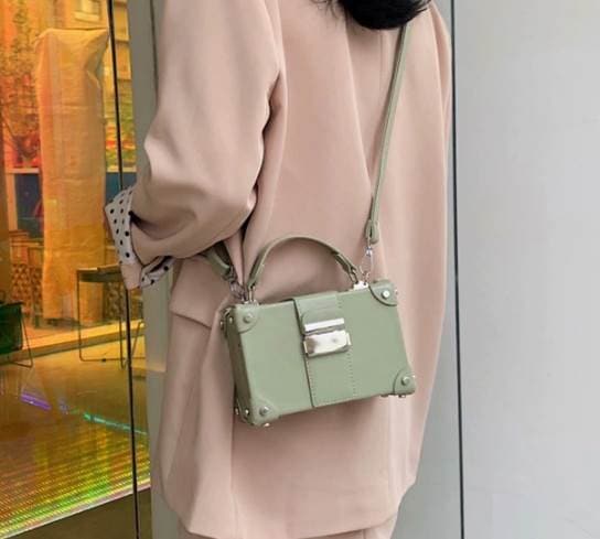 バッグ カバン レディース ショルダー ハンドバッグ 斜めがけ 肩がけ 手持ち ミニバッグ スクエア 四角 2way PU かわいい 大人可愛い きれいめ シンプル カジュアル 上品 お洒落 かっこい