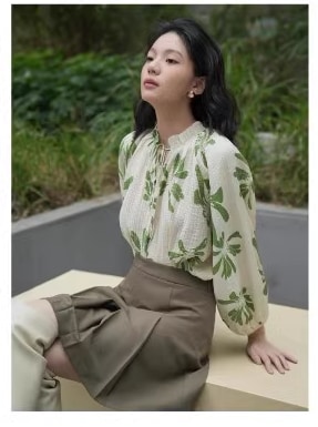 夏 婦人服 ホリデース タイル フル ボトム プリント ルーズ ブラウス シャツ 個性的 トップス シャツ ブラウス 袖あり 長袖 襟なし 大人 上品 おしゃれ お洒落 こなれ感 ラフ 柄 花柄