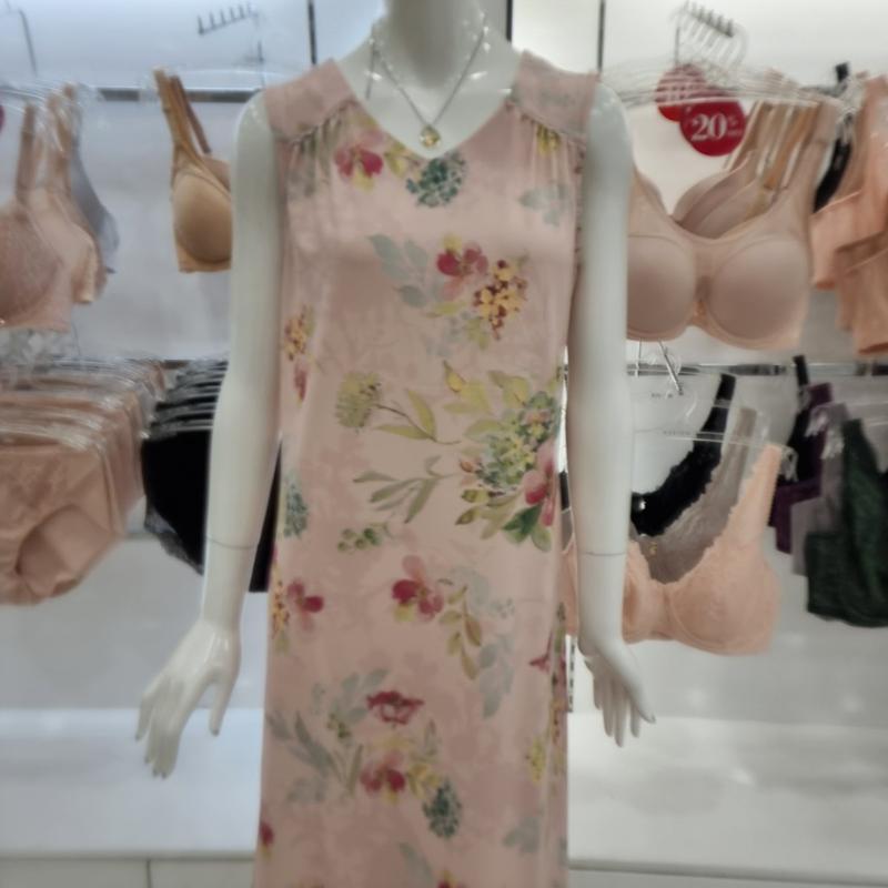 シルクフィットポリスパンフラワーパターン女性ロングワンピース 11,062円