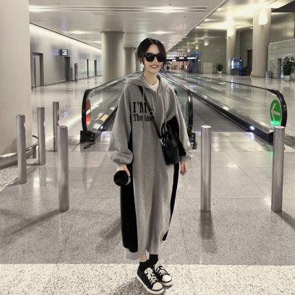 パーカーワンピース ワンピース フレアワンピース ロング ロング丈 袖あり 長袖 フード付き ファスナー 前開き ポリエステル かわいい 大人可愛い きれいめ シンプル カジュアル 大人 おしゃれ