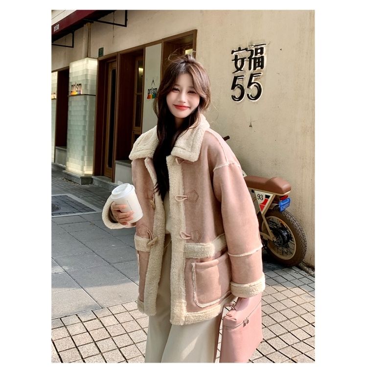 女性用ピンクホーンボタンラムウールコート冬新作韓国風甘い老化防止暖かいファーオールインワンコットンコート30%制限