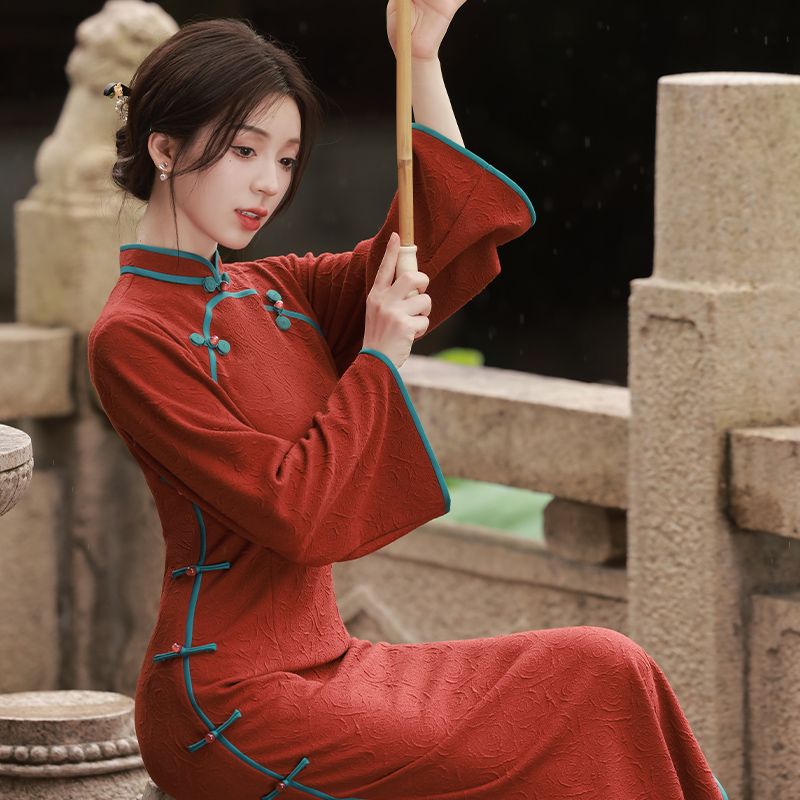 漢服スタイルのミンクベルベットバーガンディチャイナドレス2025秋レトロ気質ロングスタイル毎日着用可能