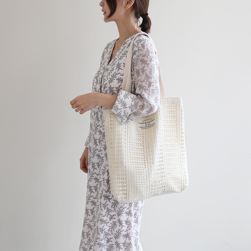 きゃしゃながらフェミニンな雰囲気を演出ラブリーシフォンワンピース