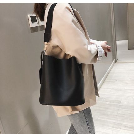 カジュアル ショルダー トートバッグ エコレザー 全4色2WAY 無地 フェイクレザー カジュアルスタイル 斜め掛けクロスボディ レディース かわいい 大人可愛い きれいめ シンプル カジュアル 6,278円