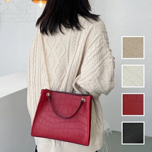 ショルダーバッグ ポシェット 韓国 ファッション レディース 春 夏 カジュアル コーデ シンプル 定番 セレカジ 20代 30代 40代 2025 チェーン 型押し 光沢 ダブルストラップ