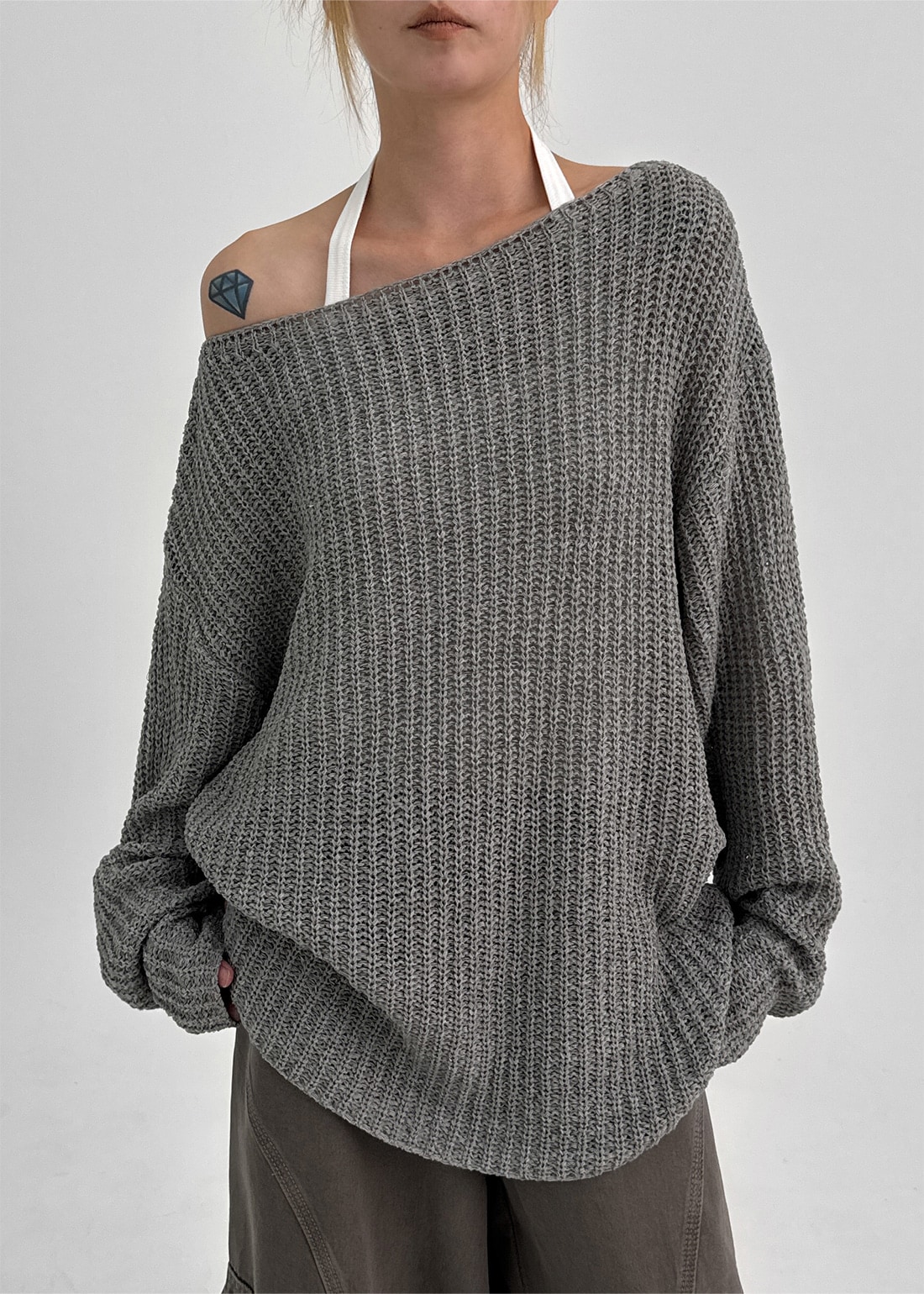 ロマンキールーズフィットボートネックニット