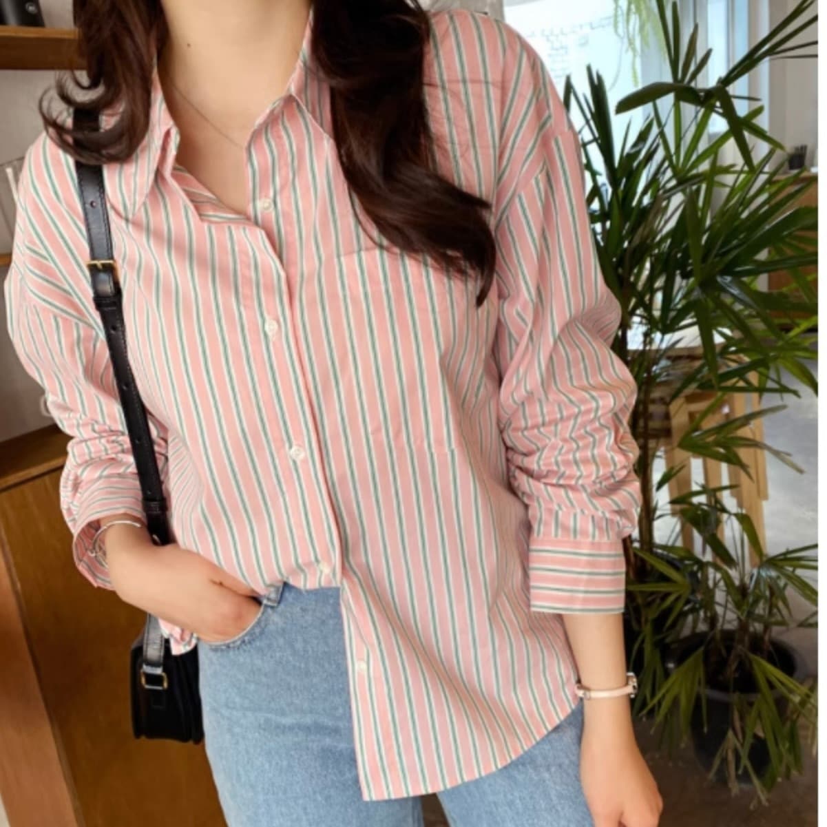 カラーシャツ トップス シャツ 袖あり 長袖 萌袖 襟付き 前開き かわいい 大人可愛い きれいめ シンプル カジュアル 大人 上品 おしゃれ レトロ 大人女子 こなれ感 ラフ マニッシュ ラブリー