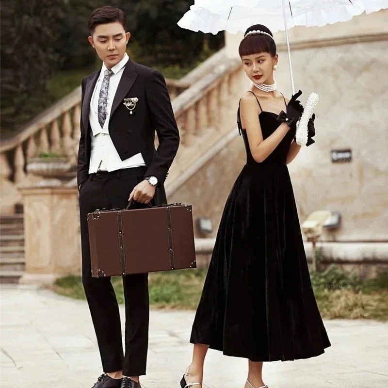 新しいレトロな黒のイブニングドレスのミッドレングスドレスの結婚式の写真の服