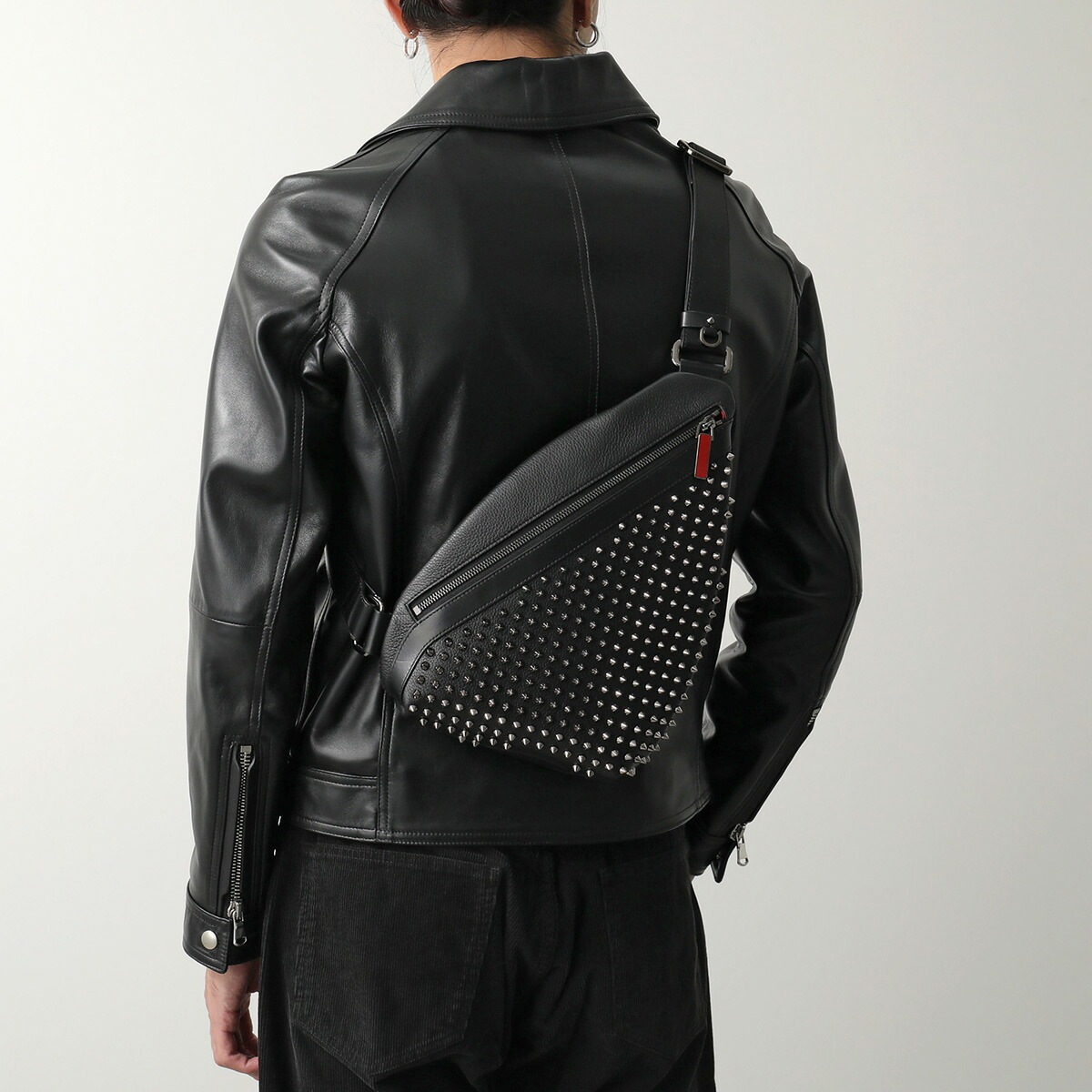 Christian Louboutin クリスチャンルブタン ボディバッグ Funky ファンキー 1255046 メンズ レザー ベルトバッグ スタッズ 鞄 カラー2色 1255046B078