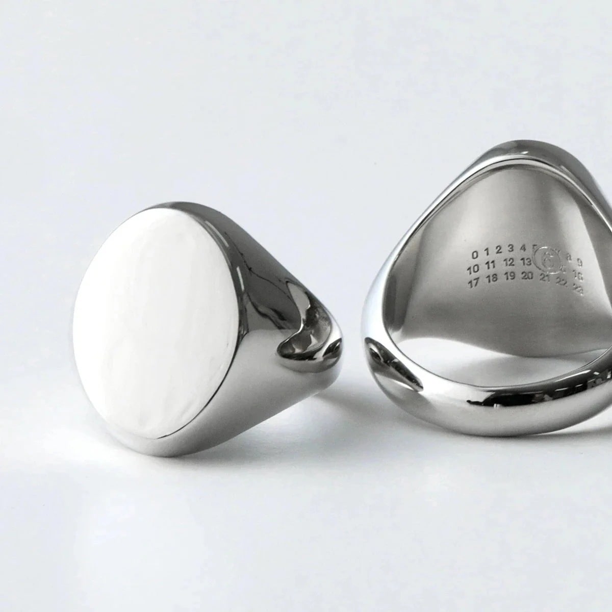 MM6 エムエムシックス メゾンマルジェラ シグネットリング SM6UQ0074 SV0310 レディース ブラス ロゴ 指輪 アクセサリー 951 SM6UQ