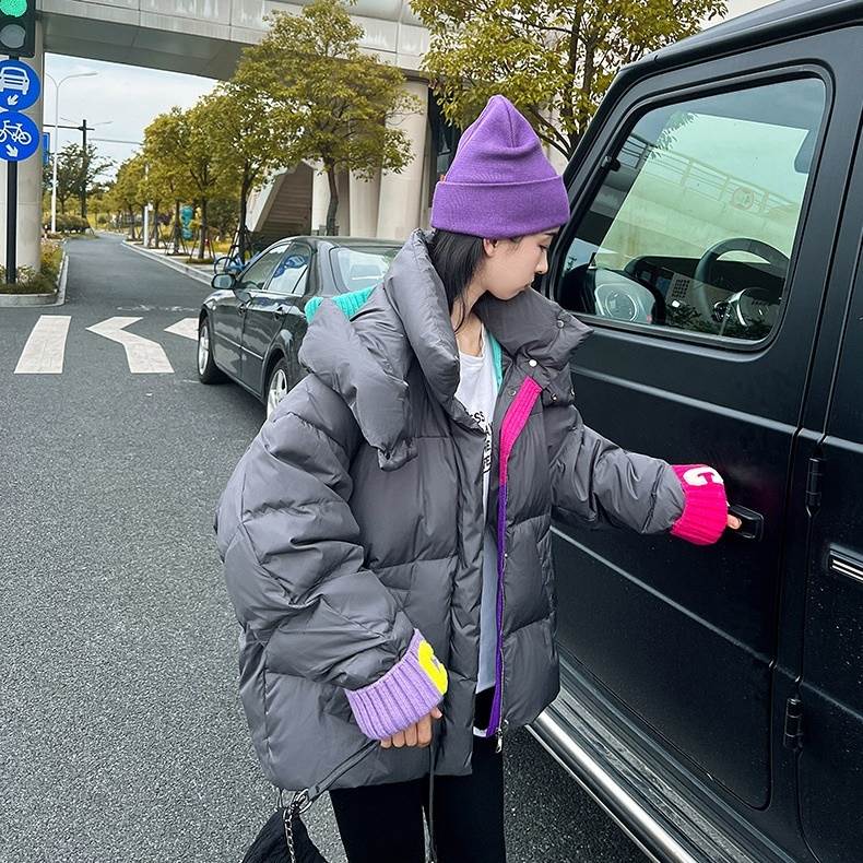 3色 ダウン もこもこアウター 中綿コート ハイネック ワッペン マルチカラ 切り替え リブ スタンドカラー 大人可愛い カジュアル ホワイト 白 ブラック 黒 上着 ロングダウン ポケット ボタン