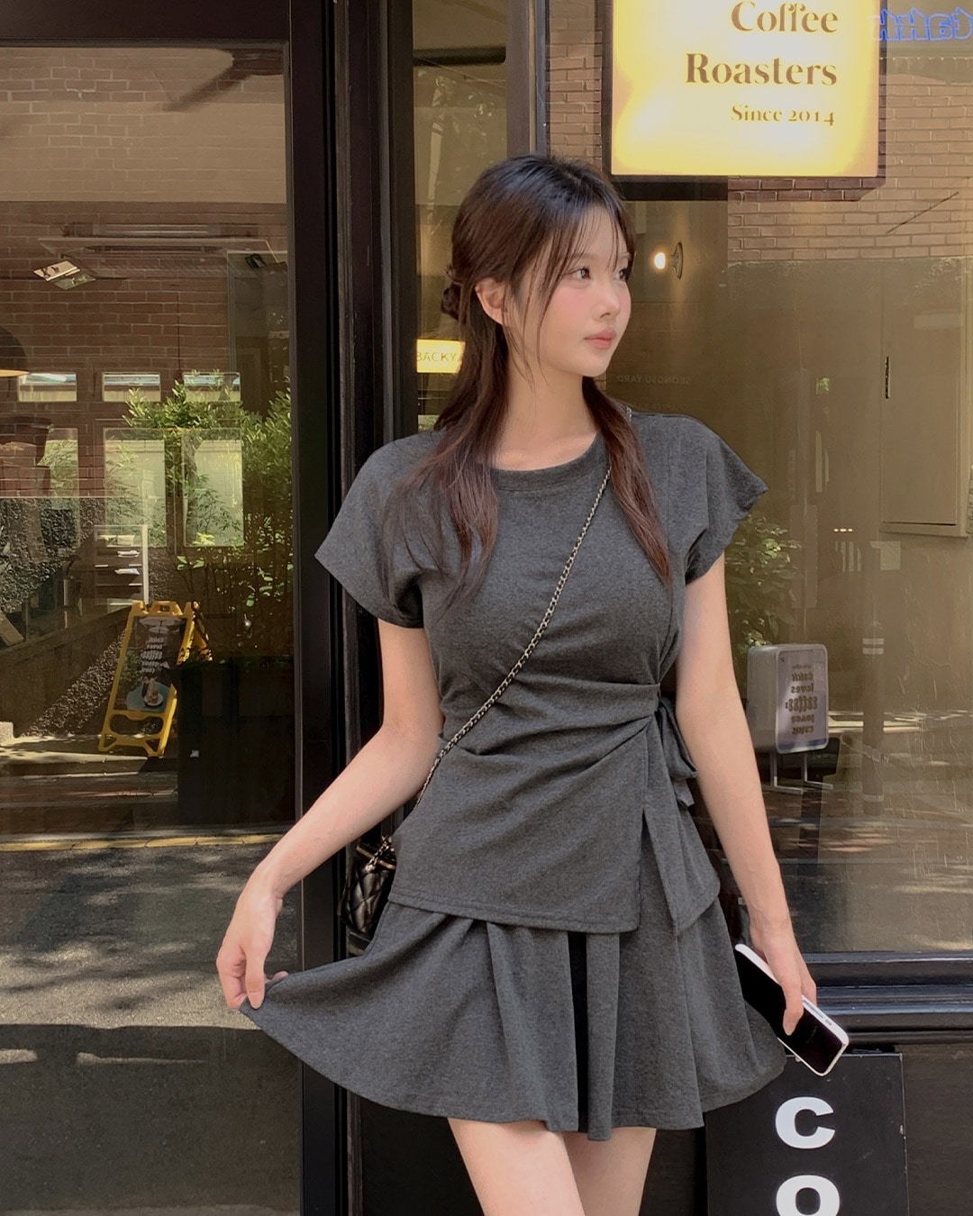 デアストラップTシャツ&パンツセット韓国ファッション レディース