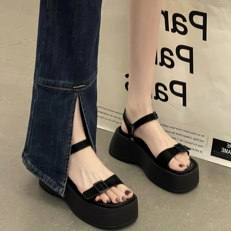 スタイルアップヒールパンプス 厚底サンダルの外履き増加サンダル2024年新型ファッションマドレーヌ厚底露指サンダル パンプス