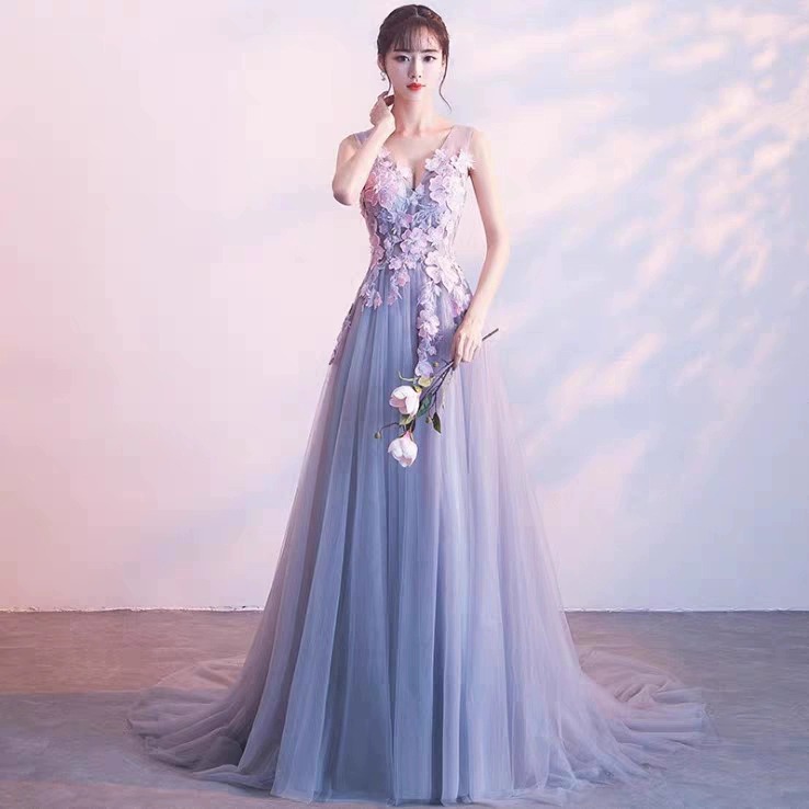 バンケットイブニングドレス2024新しい夏エレガントな気質ロングトレーリングホストドレススカートレディースミディアムロングスタイル