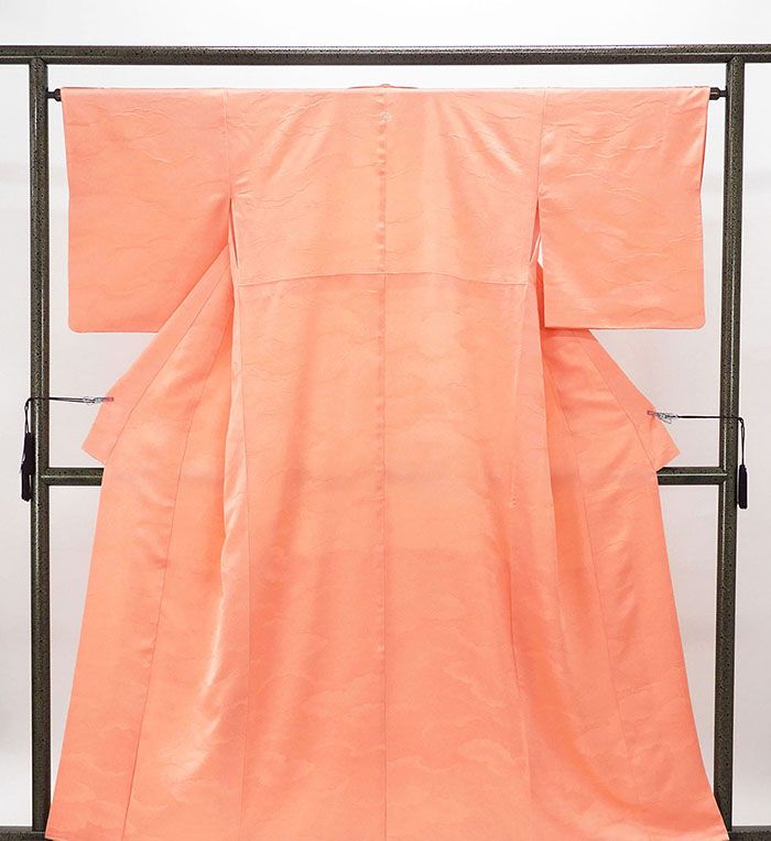 色無地 正絹 フラミンゴピンク 身丈158cm 裄丈64.5cm 中陰剣片喰 美品 リサイクル 中古 着物 結婚式 入学式 卒業式 a4060